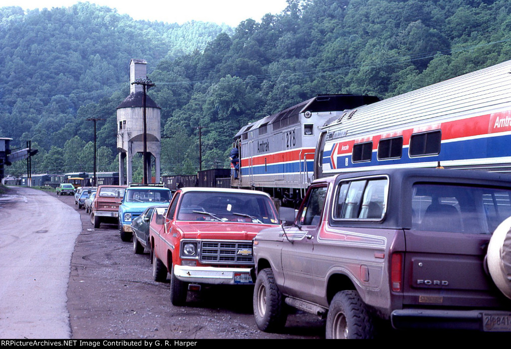 Crew change at Iaeger after coming off the Poky main line before heading the Cedar Bluff, VA